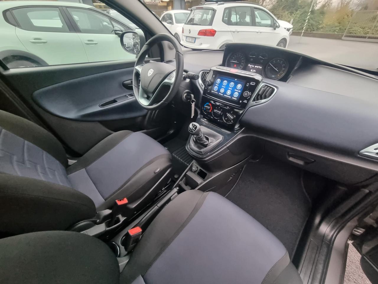 Lancia Ypsilon 1.0 FireFly 5 porte S&S Hybrid Gold Plus