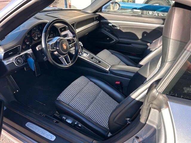 Porsche 911 Carrera 4S Cabriolet PDK Interni heritage design