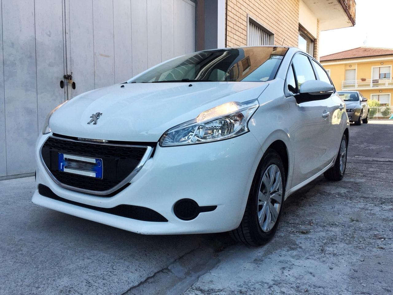 Peugeot 208 1.4 HDi 68 CV 5 porte Allure