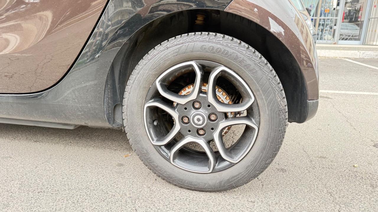 Smart ForTwo 70 1.0 twinamic cabrio Perfect LED NAVI KAMERA PDC PELLE CERCHI 15 BLUETOOTH BRACCIOLO