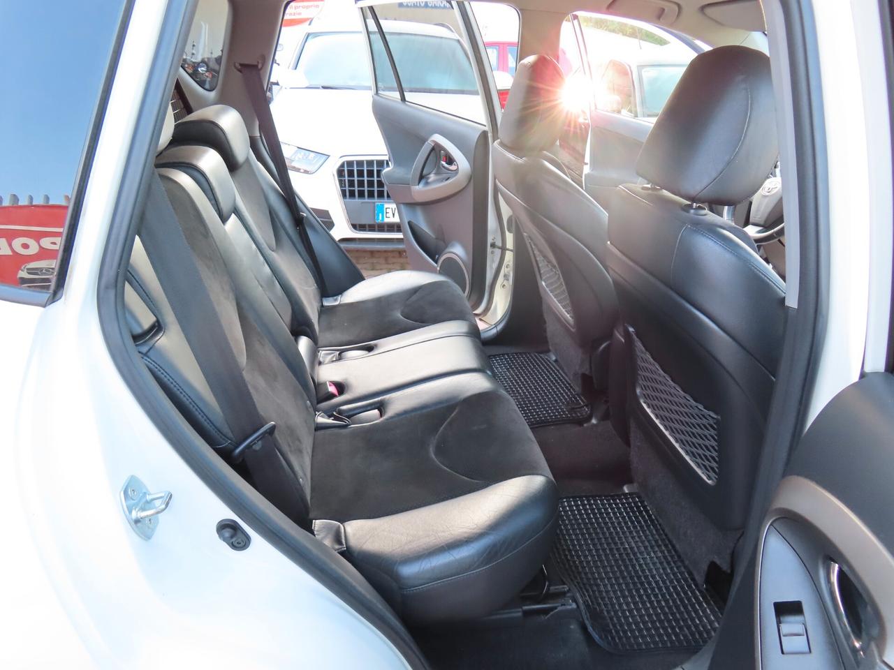 Toyota RAV 4 2.2 D-4D 4x4 DA VETRINA LUXURY