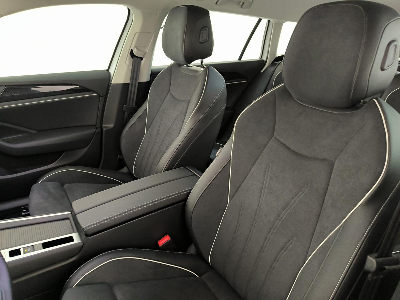 Volkswagen Passat 1.5 tsi ehybrid business 204cv dsg