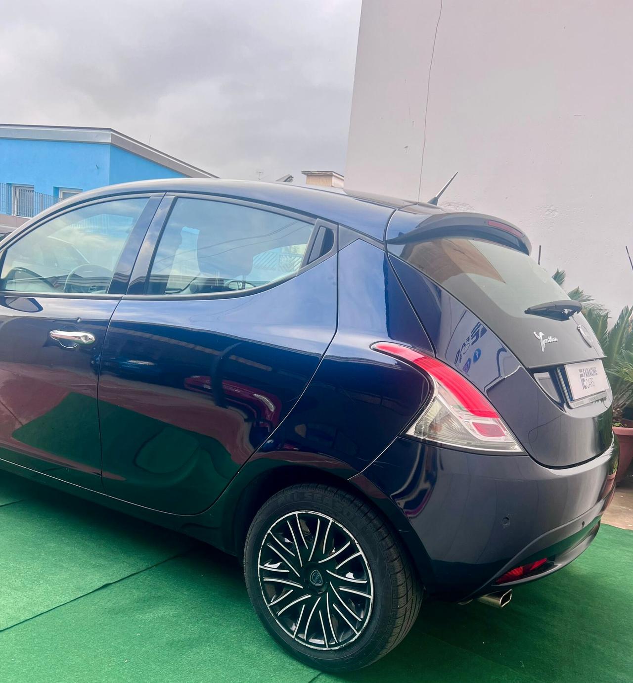 Lancia Ypsilon 1.2 69 CV 5 porte S&S Platinum