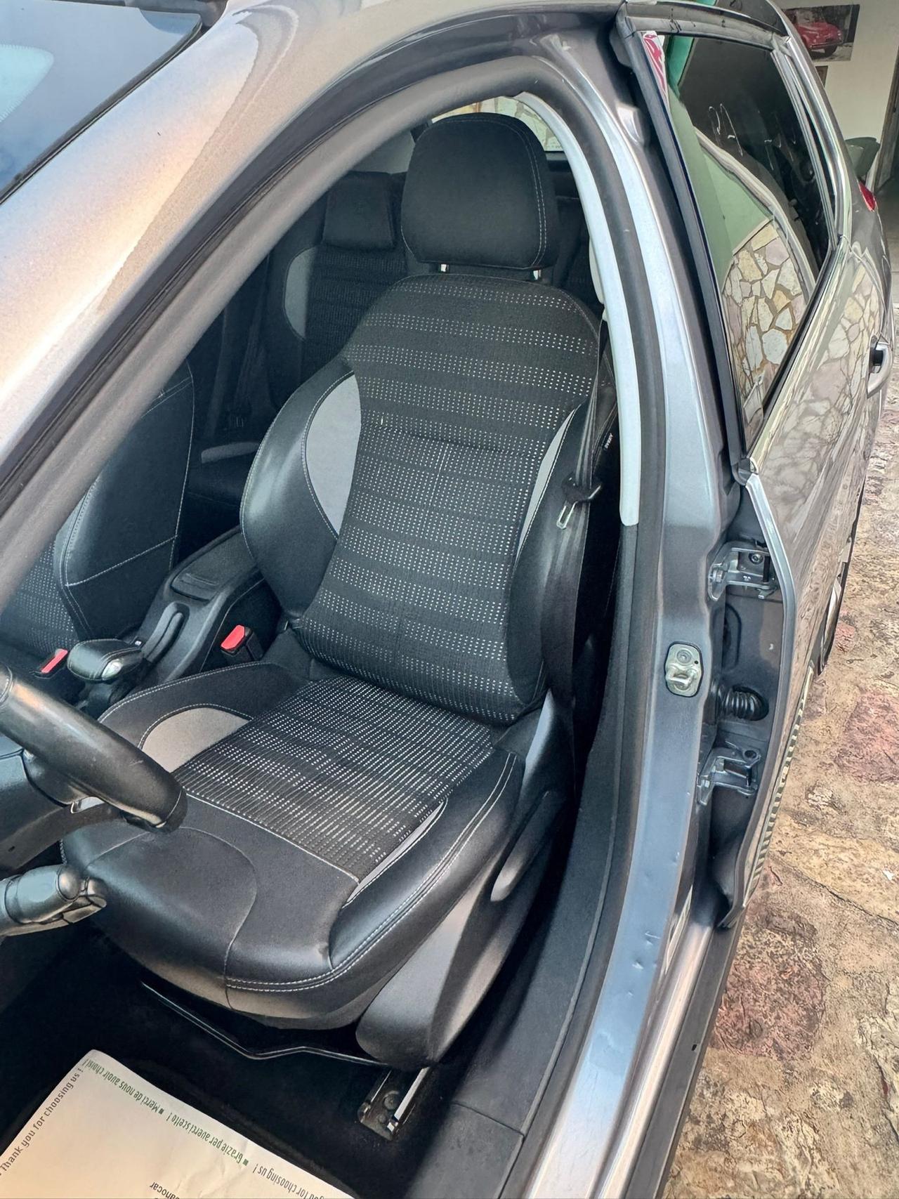 Peugeot 2008 1.6 e-HDi 115 CV Stop&Start Féline