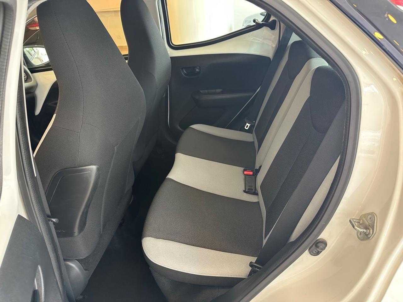 Toyota Aygo 1.0 VVT-i 69 CV 5 porte x-clusiv