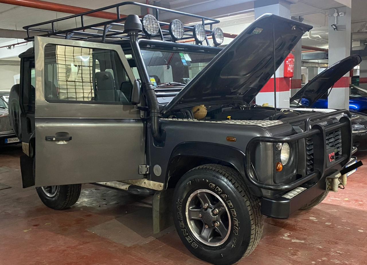 Land Rover Defender LD - Tomb Raider