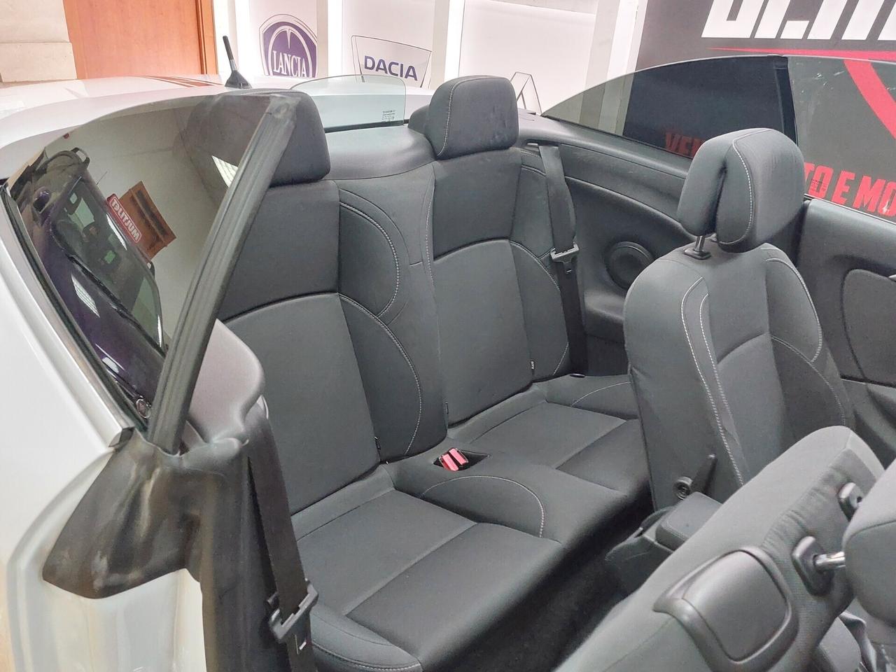 Renault Megane Mégane C-C 1.5 dCi 110CV EDC Wave Edition