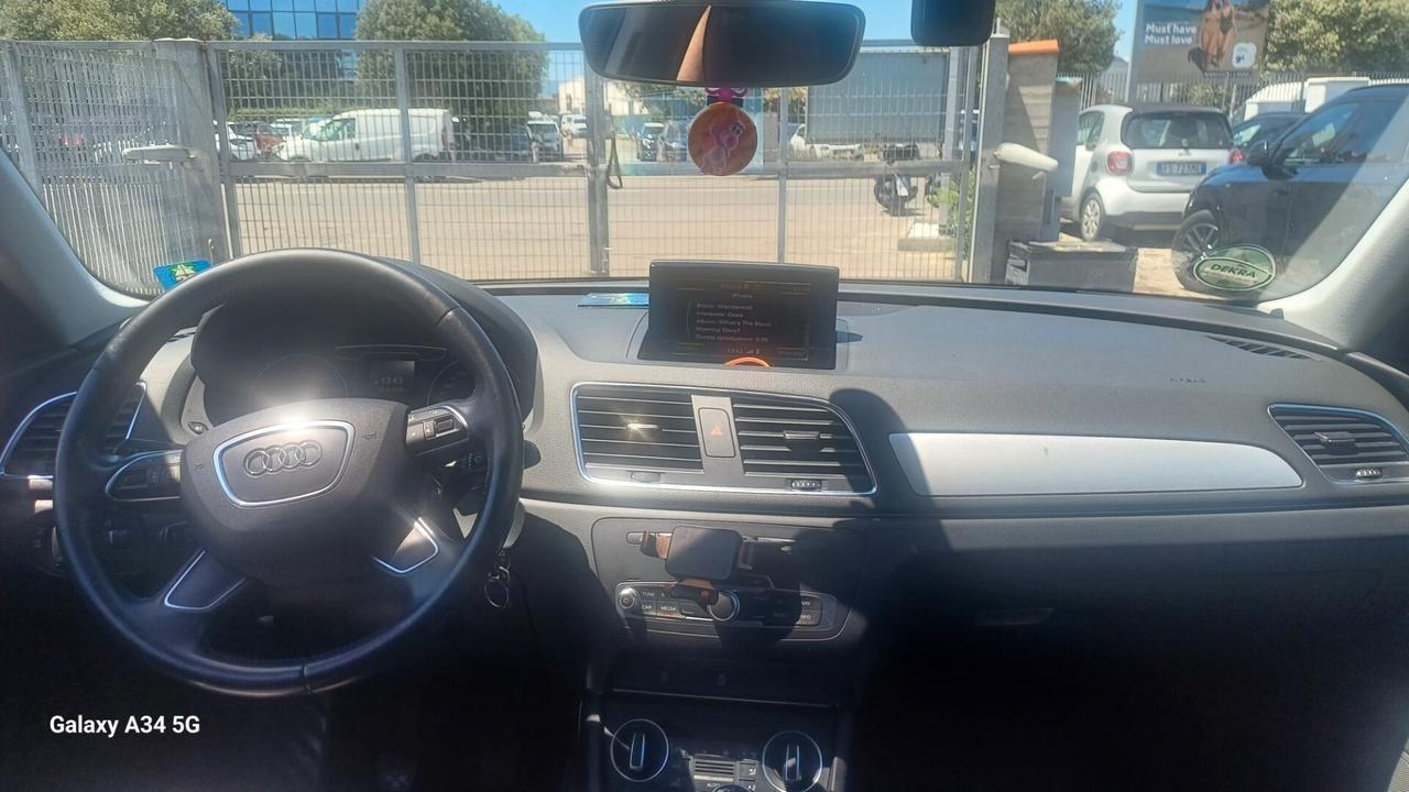 Audi Q3 2.0 TDI 150 CV S-Line Esterno