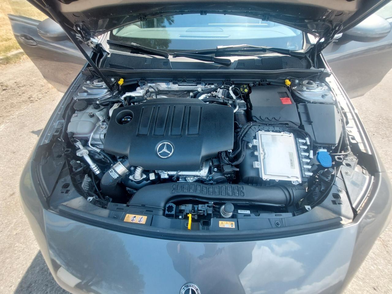 Mercedes-benz CLA 200 D automatico s .brake executive Km 2549 originali