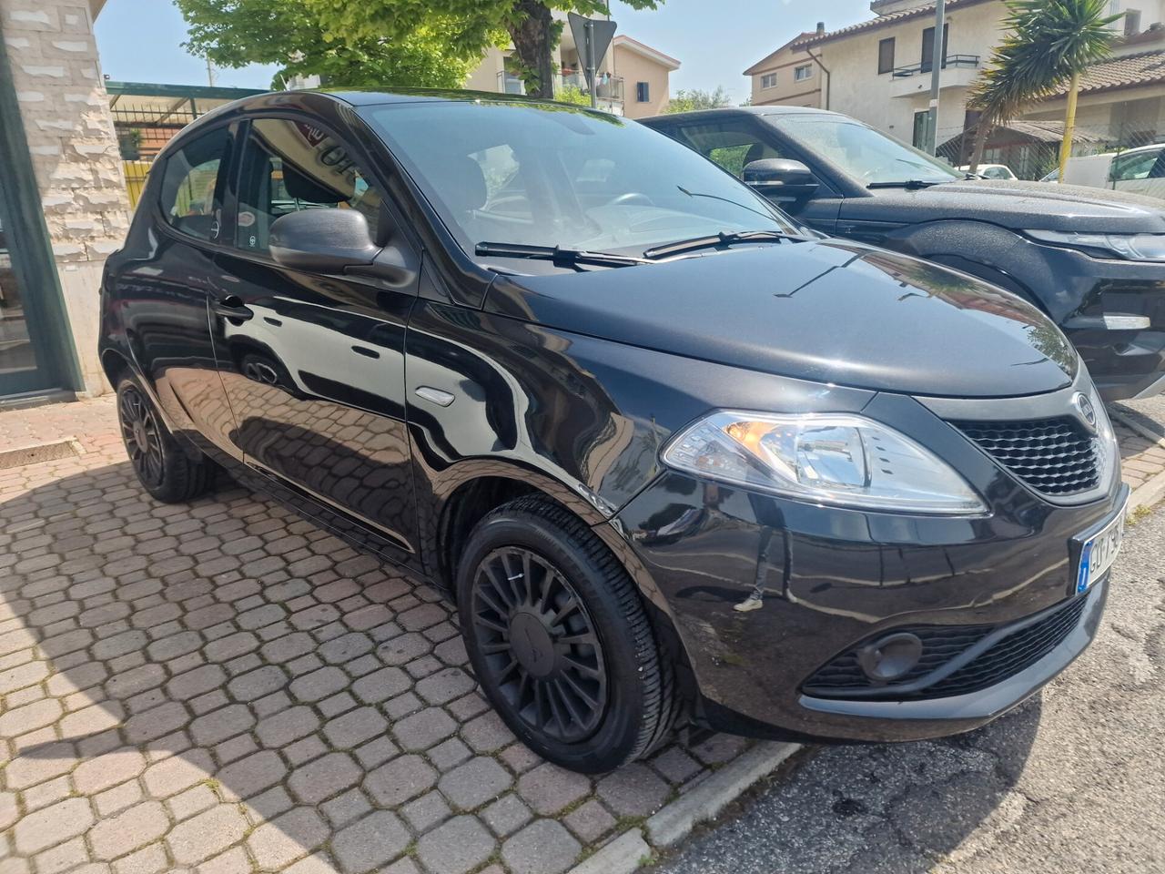 Lancia Ypsilon 1.0 FireFly 5 porte S&S Hybrid Ecochic Silver