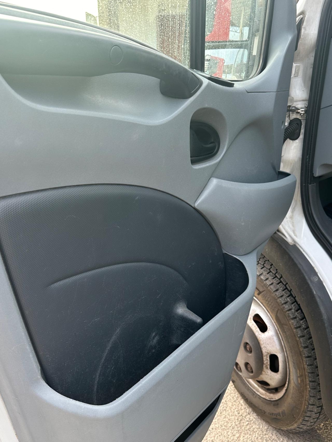 Iveco Daily 7 posti Cassonato fisso