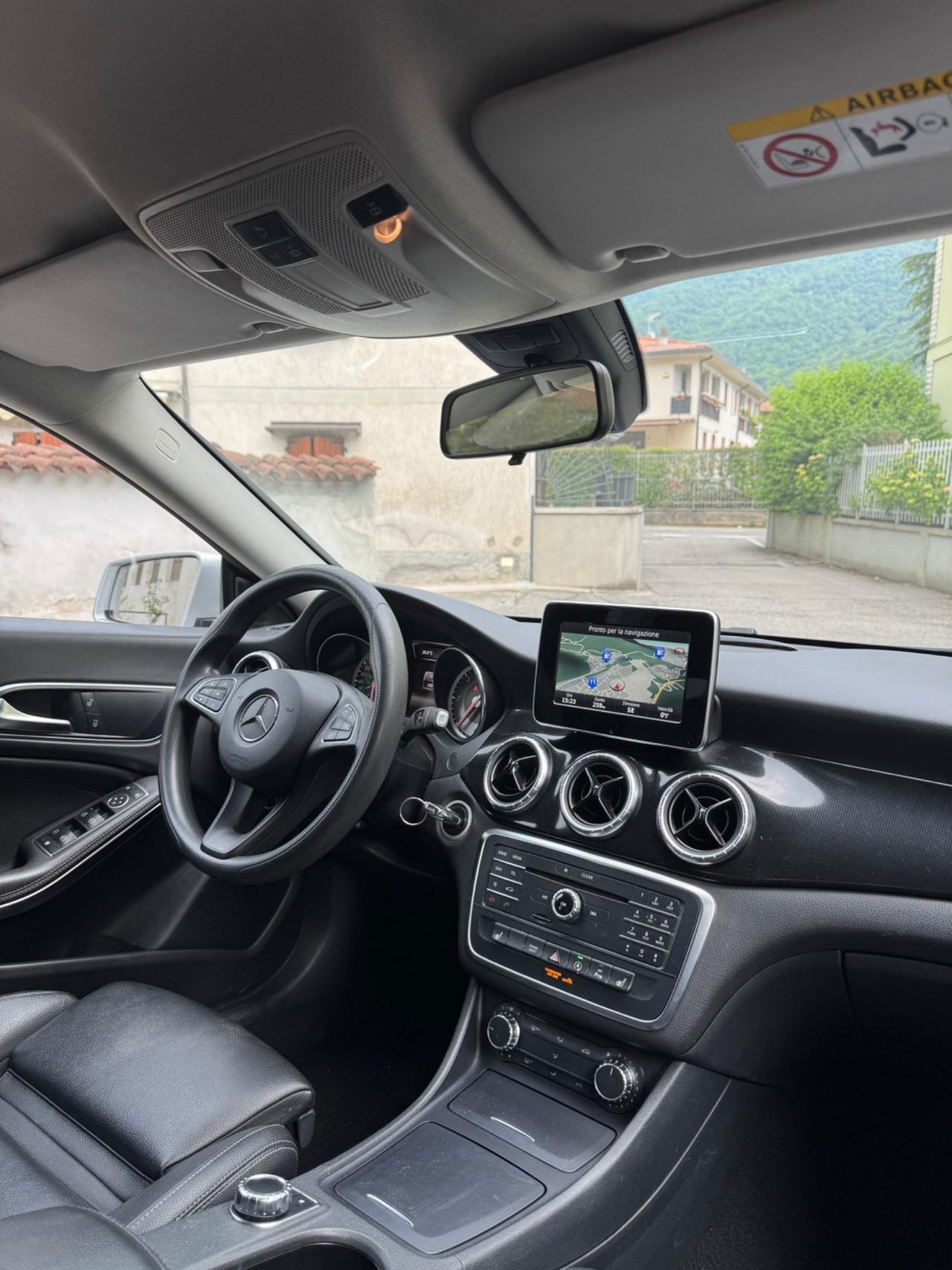 Mercedes-benz CLA 200 d Premium