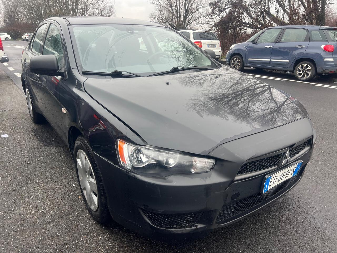 Mitsubishi Lancer 1.5 4p. Invite