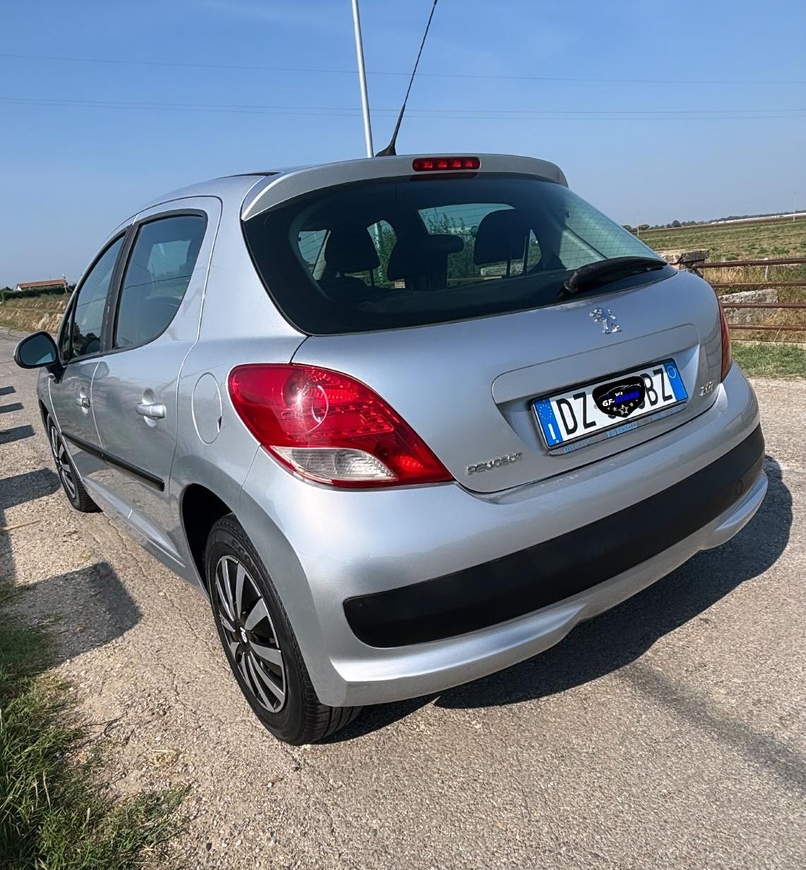 Peugeot 207 1.4 8V 75CV 5p. X Line