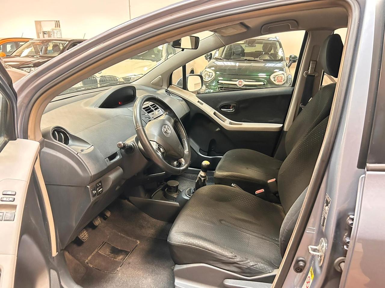 Toyota Yaris 1.0 5 porte Luxury pack