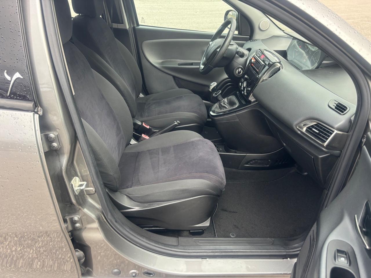 Lancia Ypsilon 1.2 69 CV 5 porte Gold