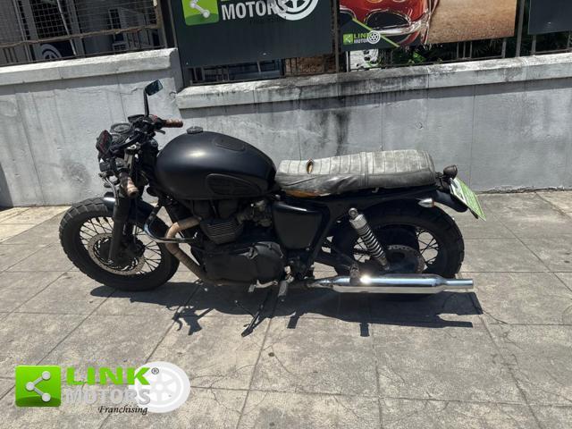 TRIUMPH Bonneville T100 black