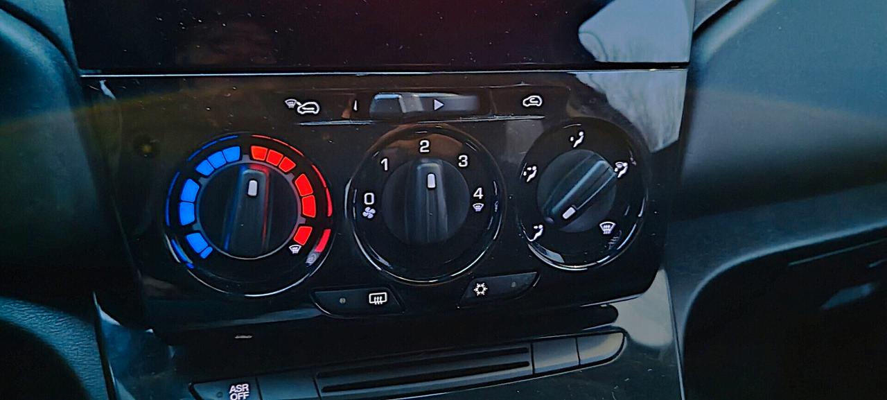 Lancia Ypsilon 1.2 69 CV 5 porte GPL Ecochic Silver