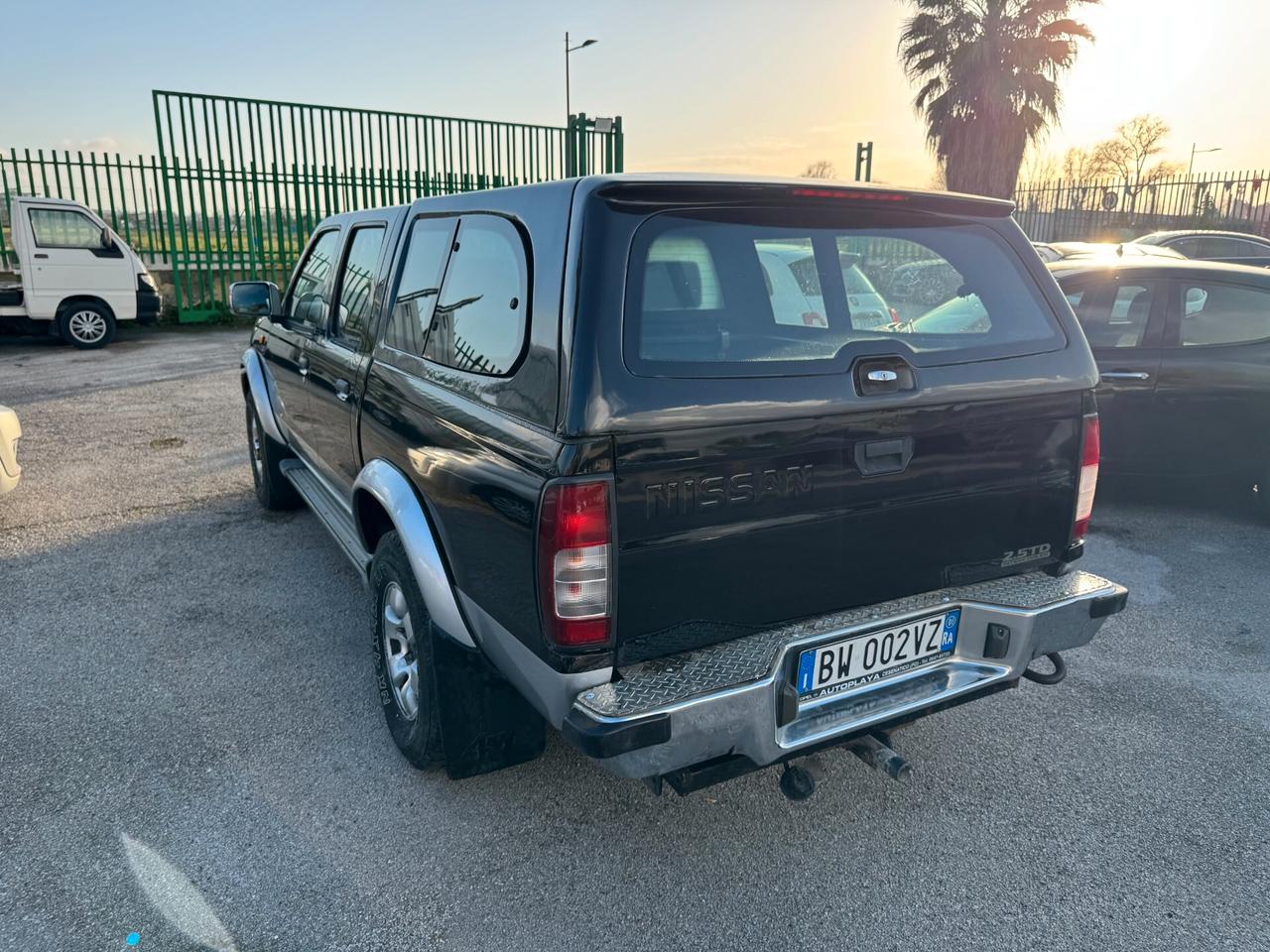 Nissan Navara double cab 2.5 tdi MOTORE NUOVO