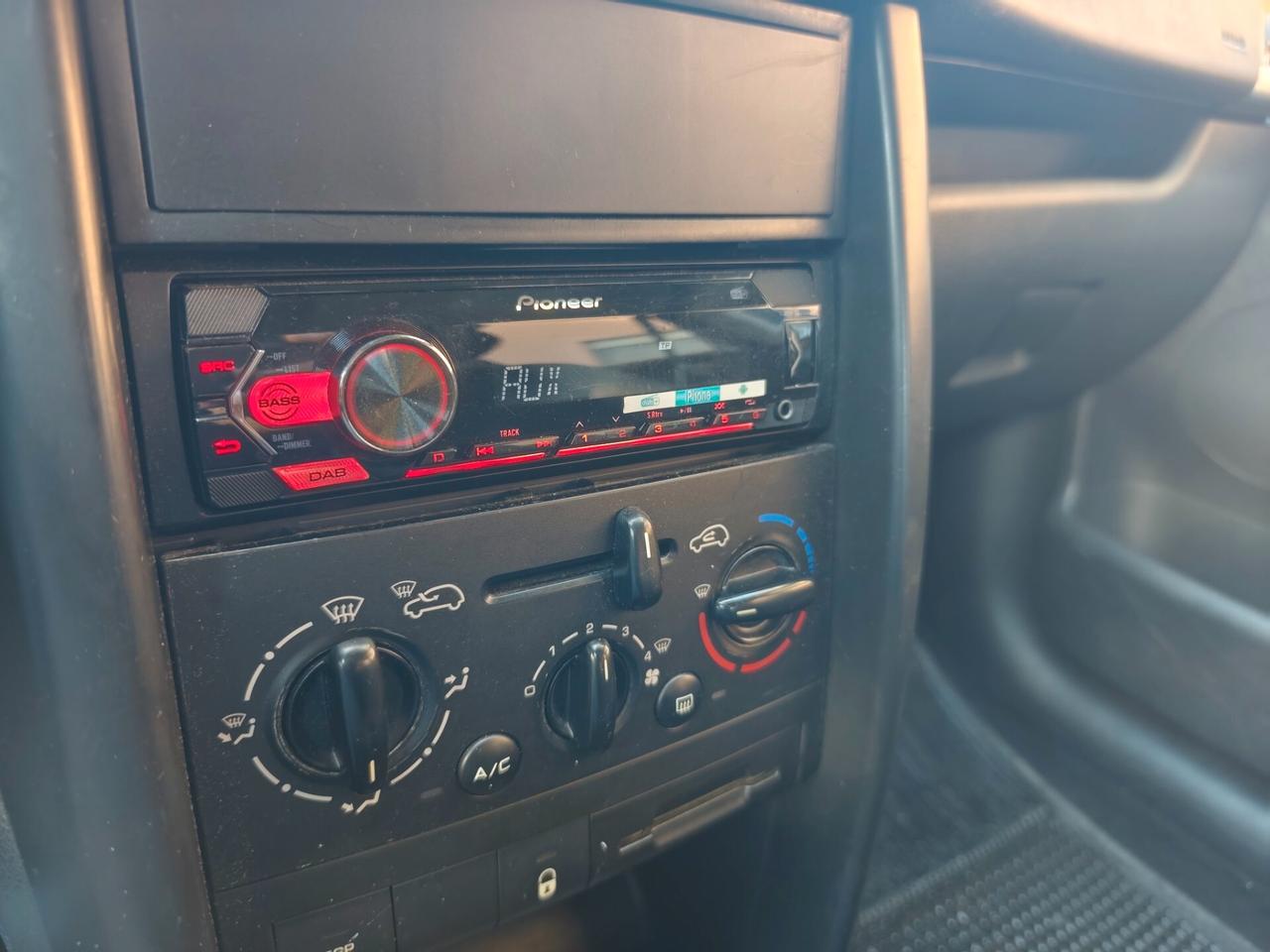 Peugeot 207 1.4 benz GPL 5 porte lavori certificati