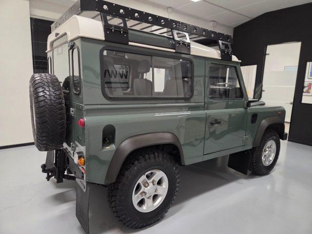 LAND ROVER Defender 90 2.4 TD4 AUTOVETTURA
