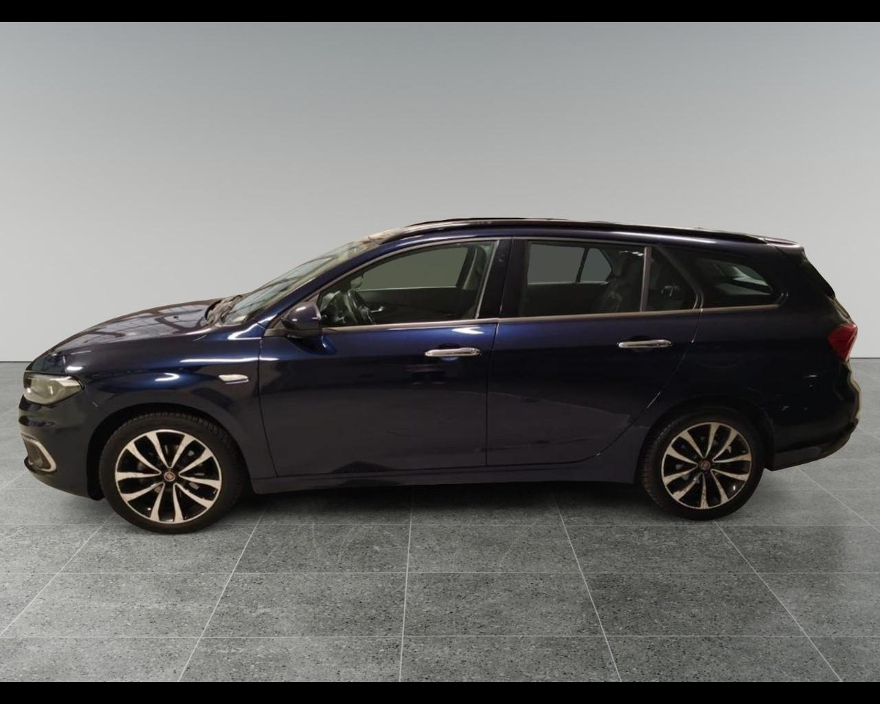 FIAT Tipo (2015-->) - Tipo 1.6 Mjt S&S SW Lounge