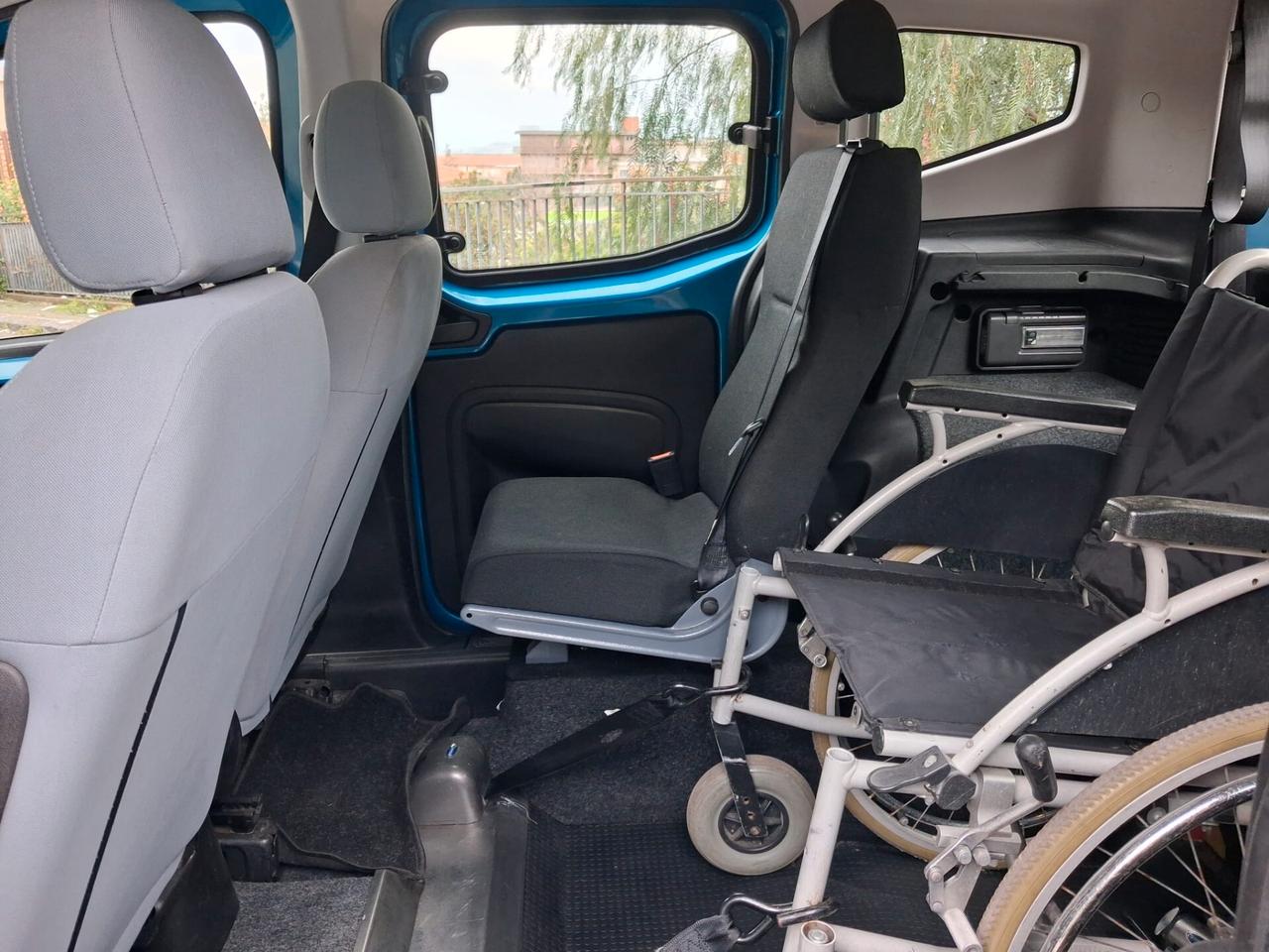 Peugeot Bipper Pianale ribassato con rampa disabili in carrozzina