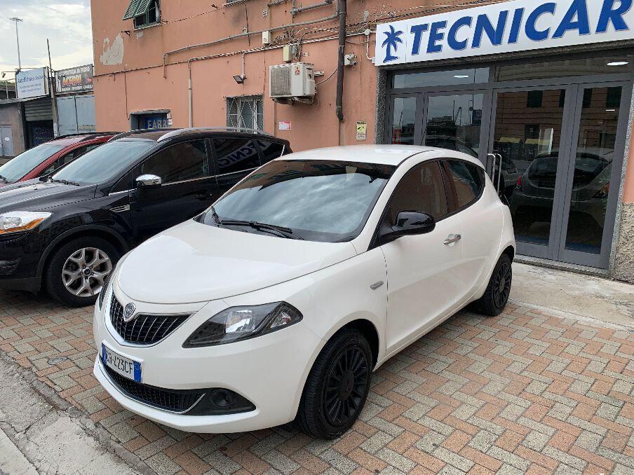 Lancia Ypsilon 1.0 FireFly 5 porte S&S Hybrid Silver Plus