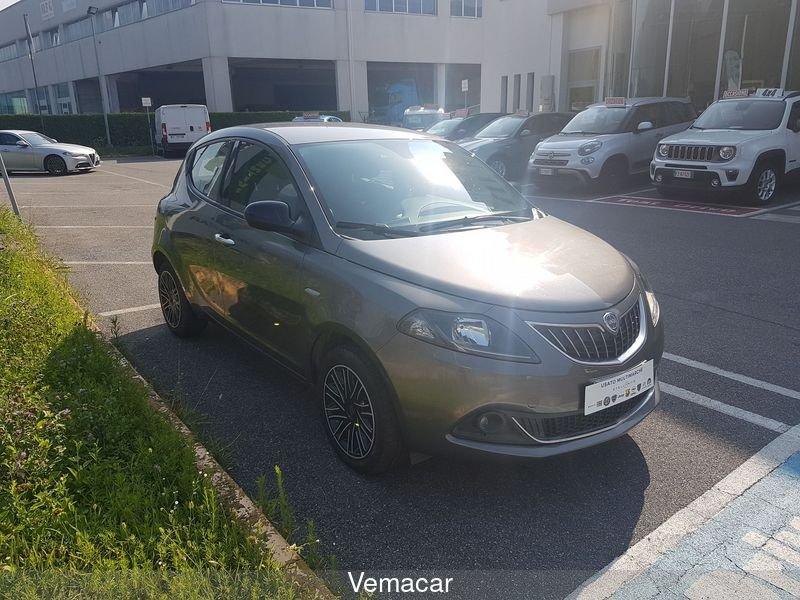 Lancia Ypsilon 1.0 Hybrid 5 porte , 5posti ,allestimento Gold, ok neopatentati