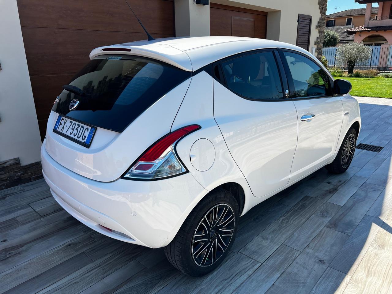 Lancia Ypsilon 1.2 69 CV 5 porte GPL Ecochic Gold CINGHIA APPENA FATTA