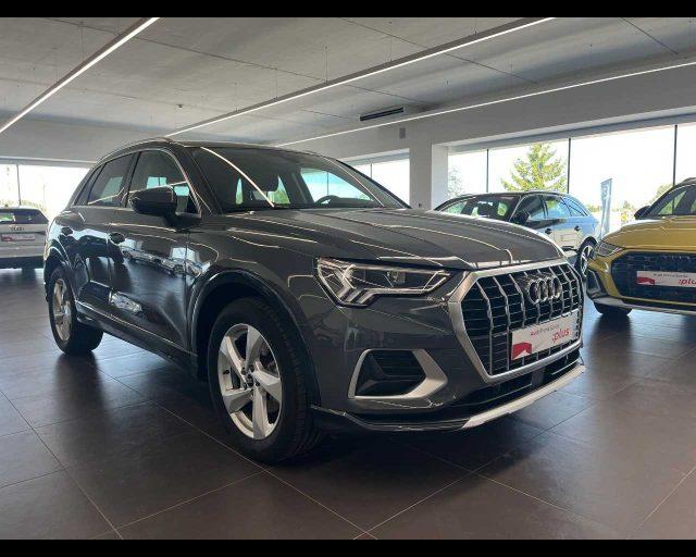 AUDI Q3 35 TDI S tronic Business Advanced