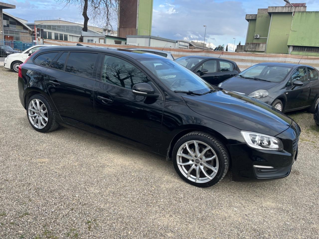 Volvo V60 D3 Geartronic R-design 2018 2.0 DIESEL 108.000 KM