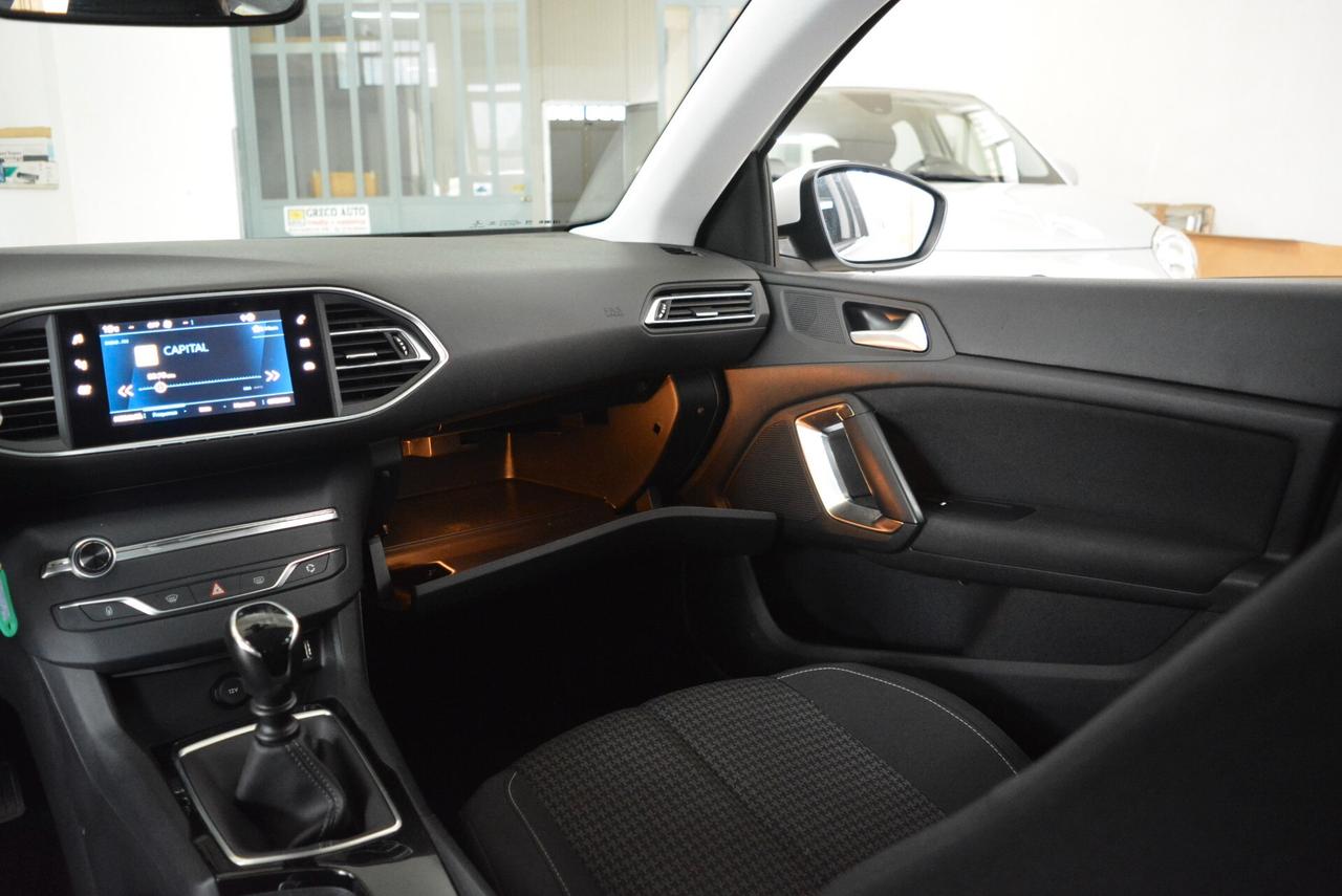 Peugeot 308 BlueHDi 130 S&S SW Active telecamera