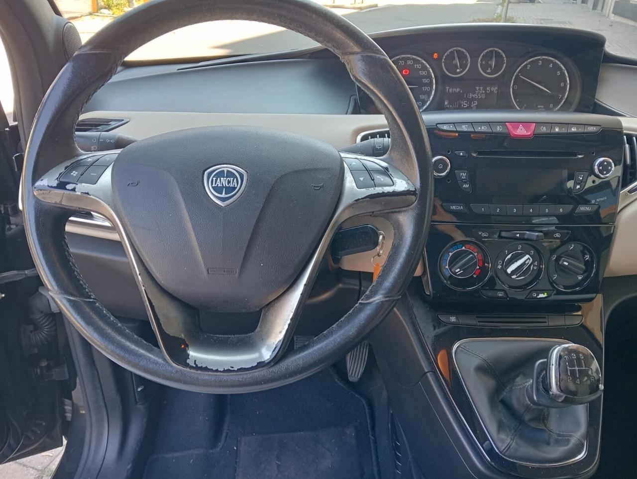 Lancia Ypsilon 0.9 TwinAir 85 CV 5 porte Metano Ecochic