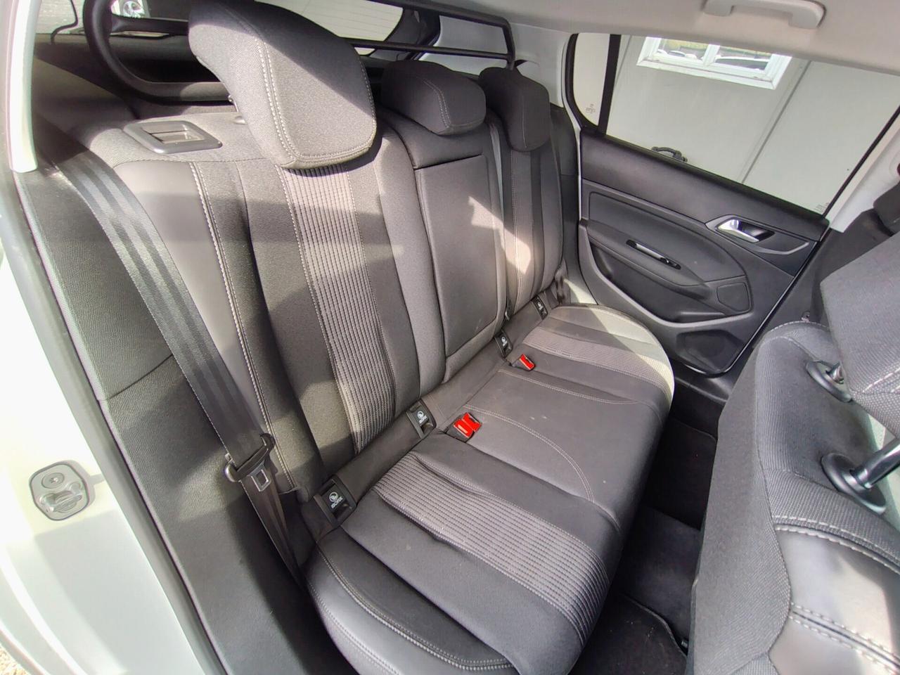 Peugeot 308 BlueHDi 120 S&S Business