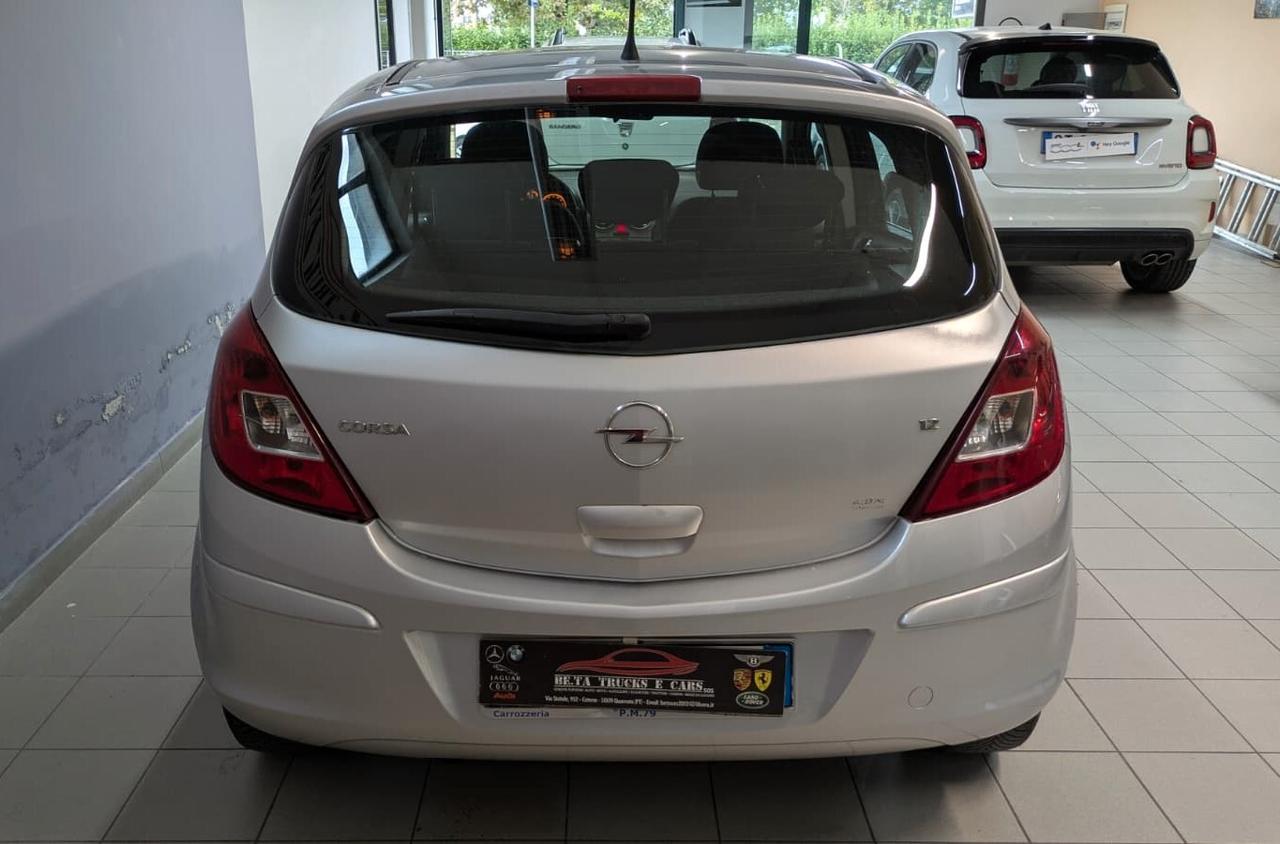Opel Corsa 1.2 5 porte Cosmo