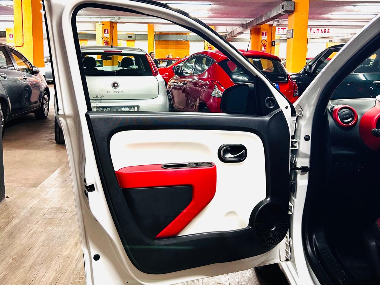 RENAULT TWINGO SCe BIANCA 1.0 BENZINA CON SOLI 40.219 KM.