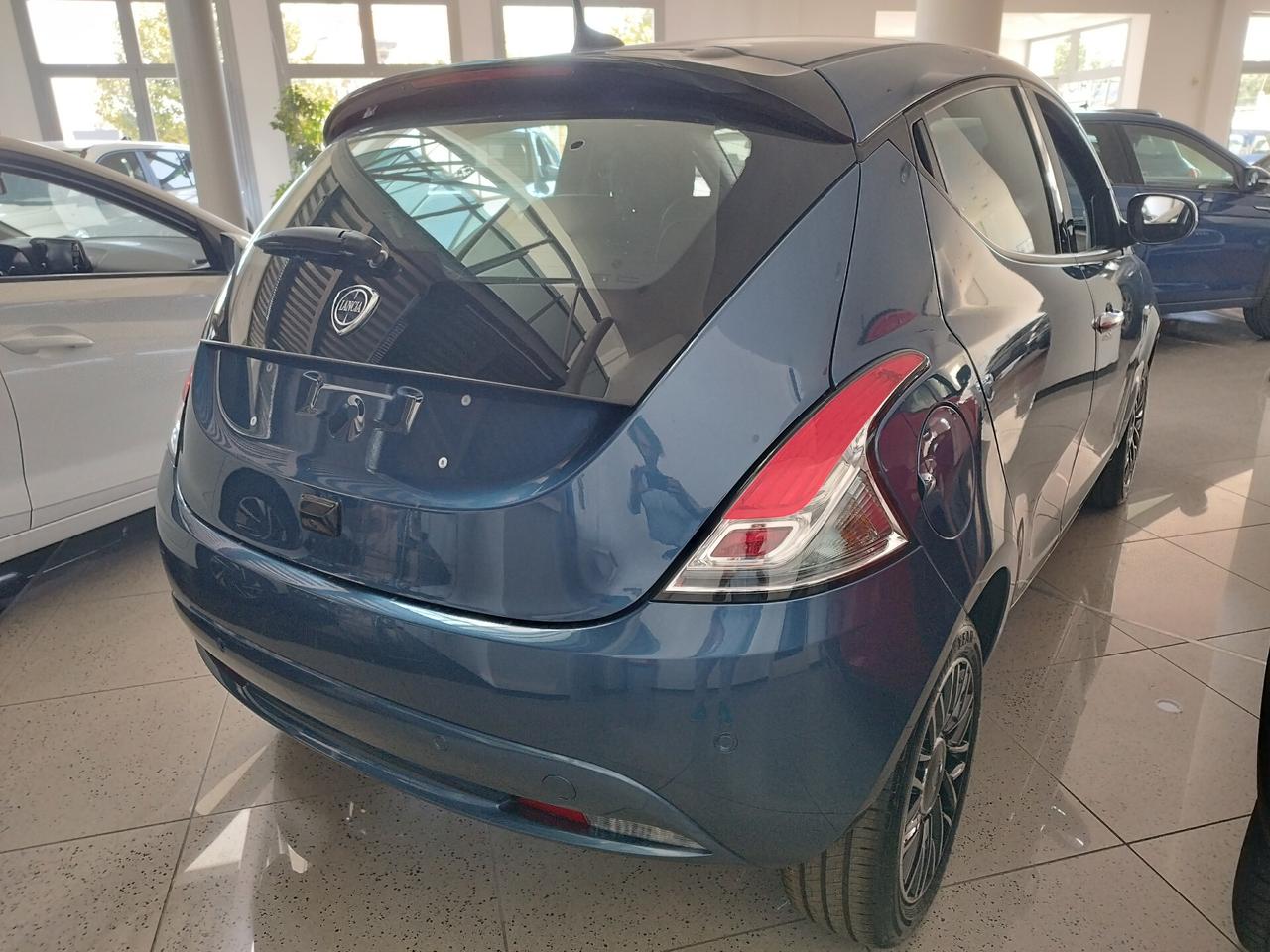 Lancia Ypsilon 1.0 FireFly 5 porte S&S Hybrid Platino