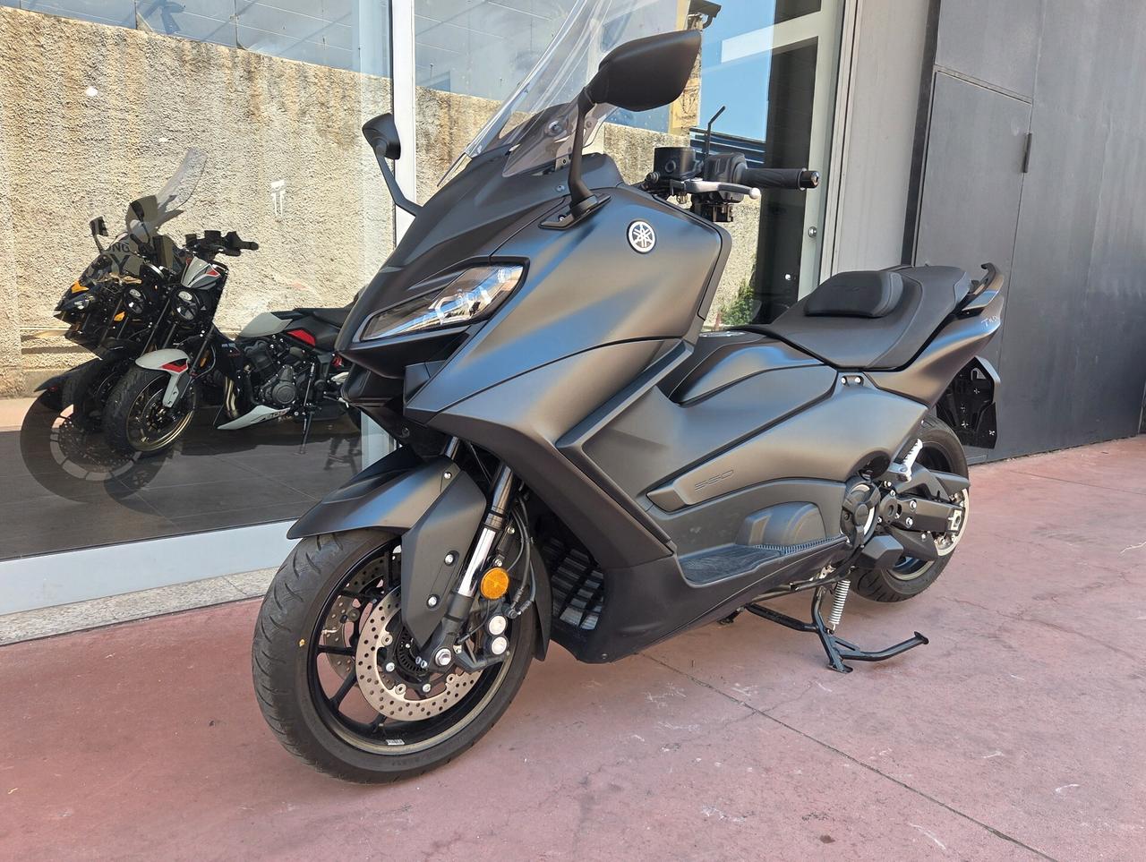 Yamaha T Max 560