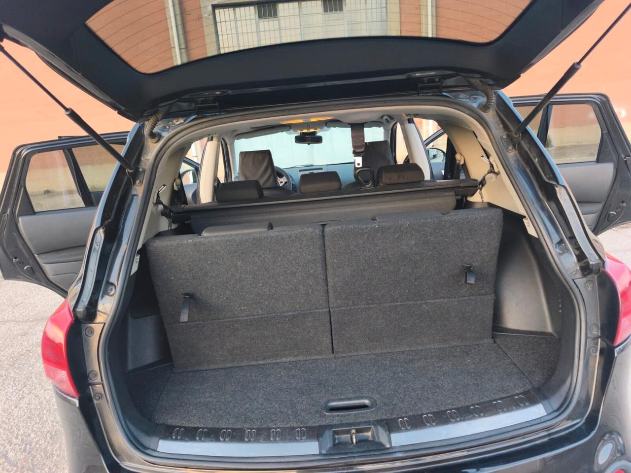 Nissan Qashqai 2009---1.5 Diesel 7 Posti