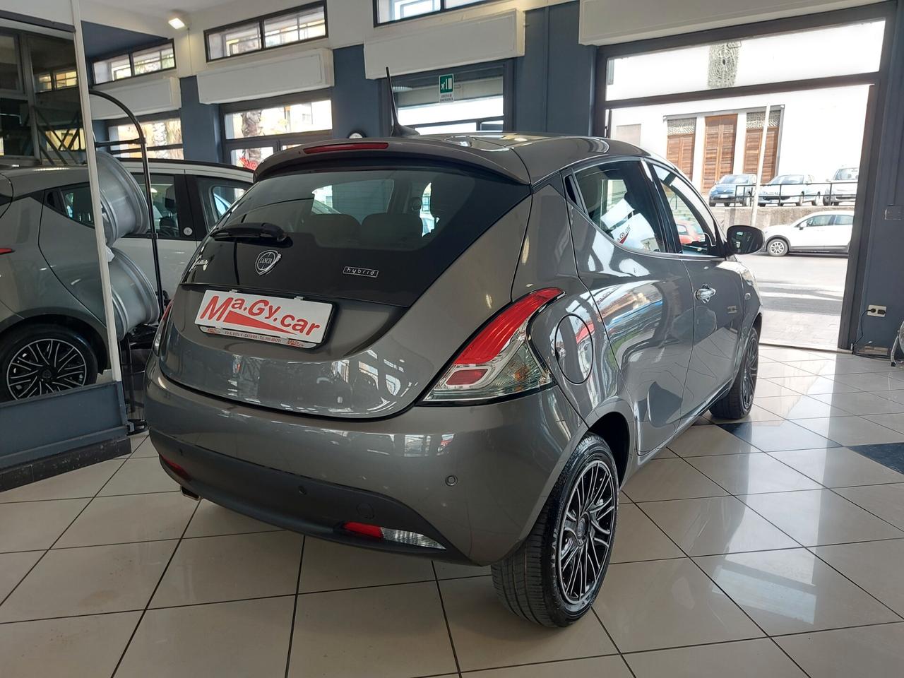 Lancia Ypsilon 1.0 FireFly Hybrid Ecochic Gold