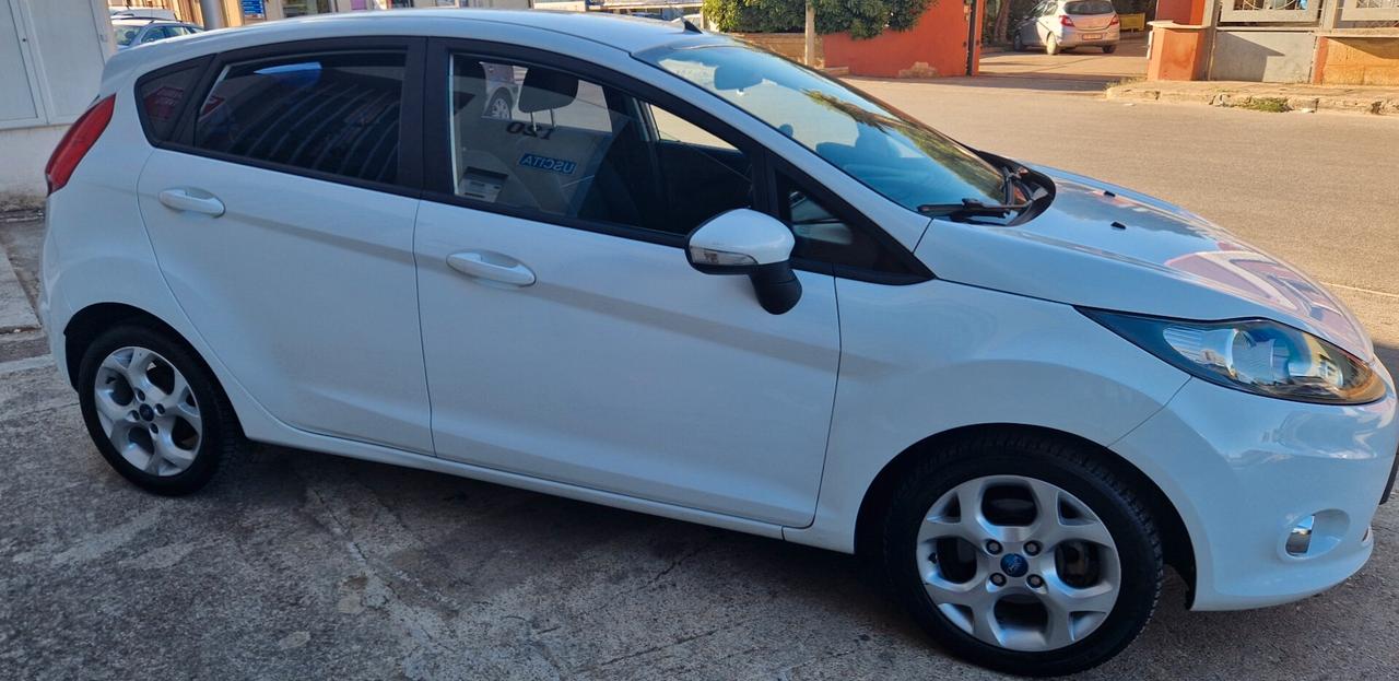 Ford Fiesta Ikon 1.4 TDCi 70CV 5 porte
