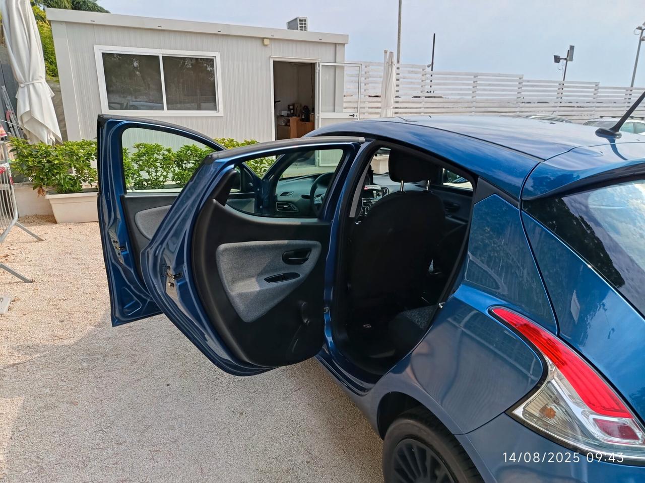 Lancia Ypsilon 1.0 FireFly 5 porte S&S Hybrid Ecochic Silver