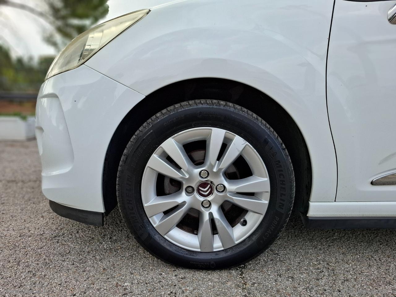 DS AUTOMOBILES DS 3 1.6 HDi 90 So Chic 99