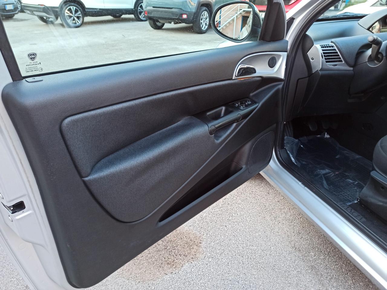 Lancia Ypsilon 1.2 69 CV Diva