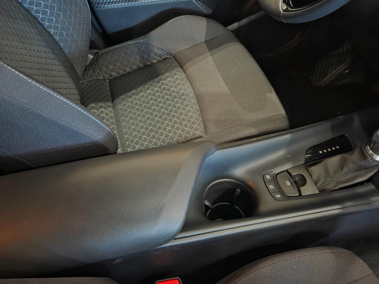 Toyota C-HR 1.8 Hybrid E-CVT Business