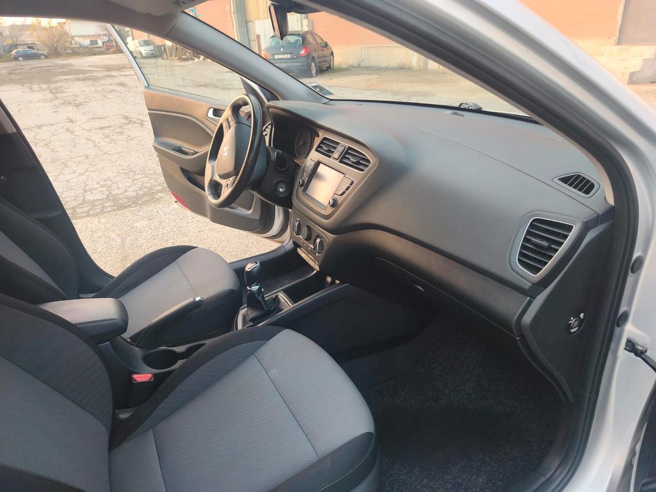 Hyundai i20 2020---1.2 Benzina Neopatentati