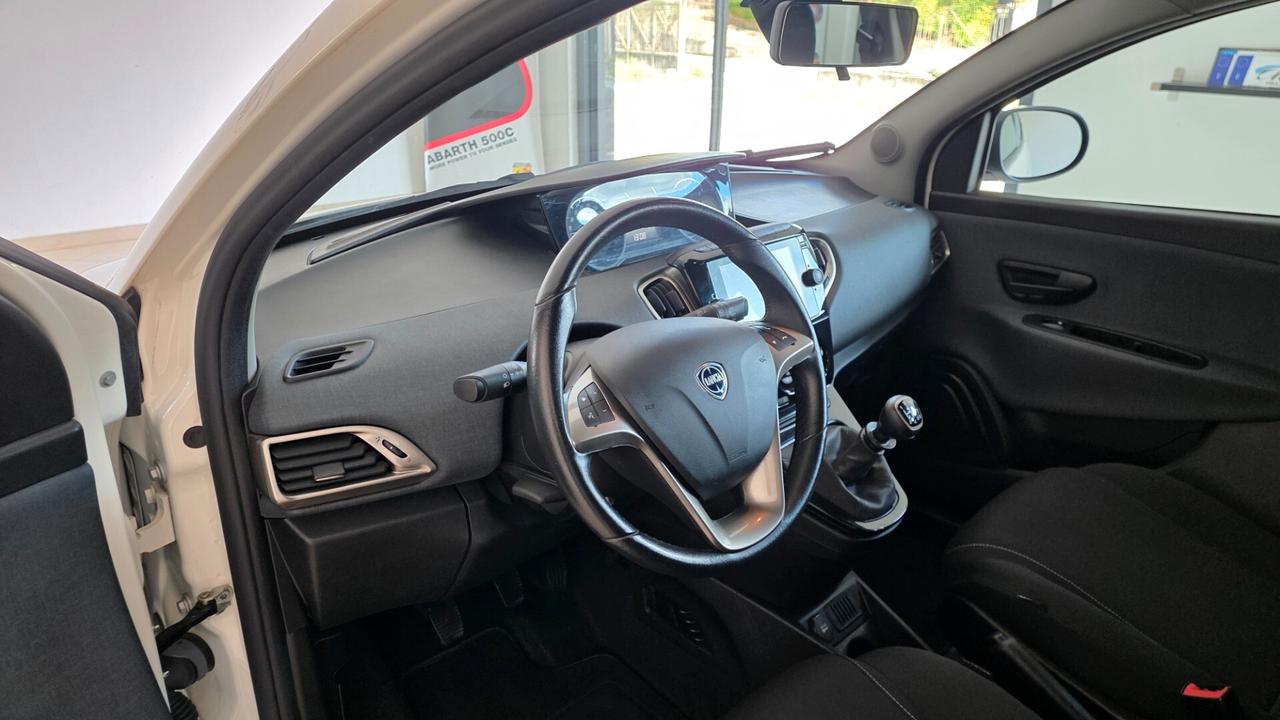 Lancia Ypsilon 1.0 FireFly 5 porte S&S Hybrid Gold