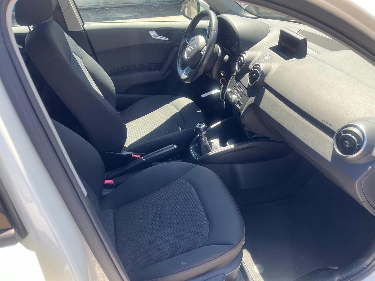 Audi A1 5P-1.6 tdi/90cv-full-2014