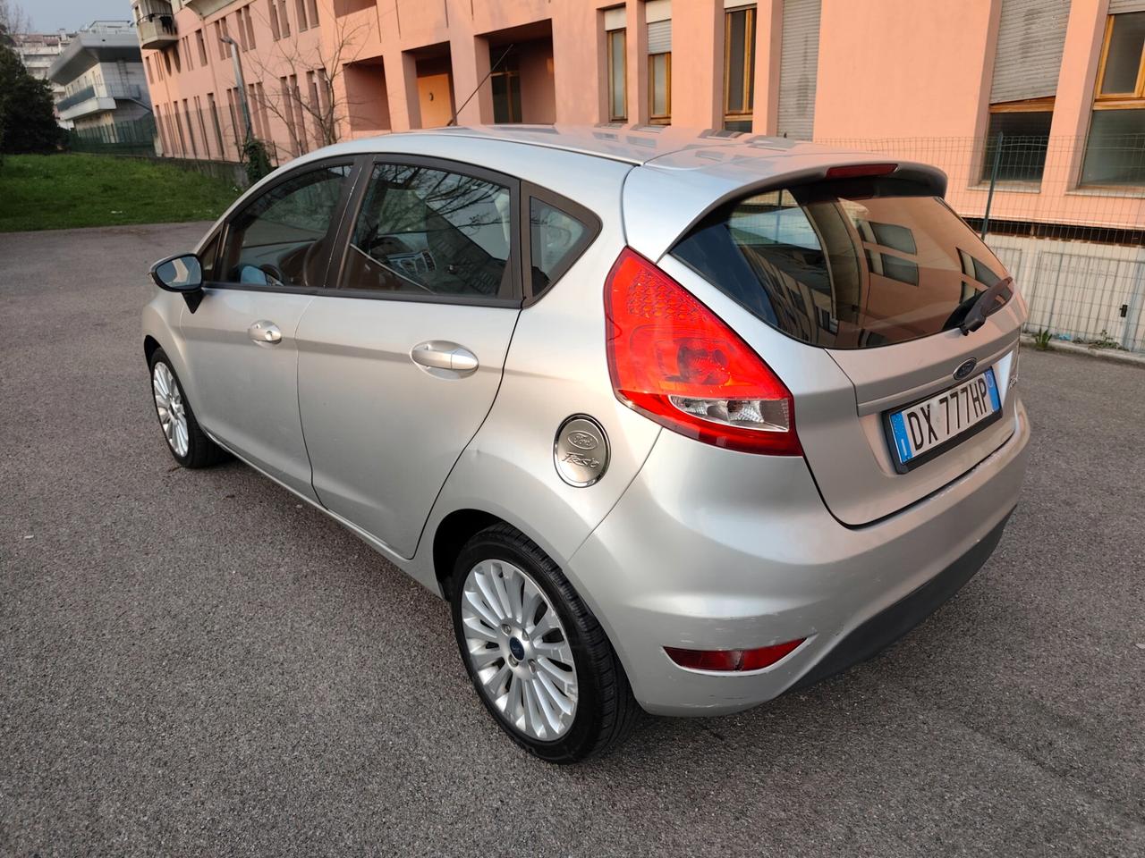 Ford Fiesta 1.2 Benz 82 CV 5 porte Titanium